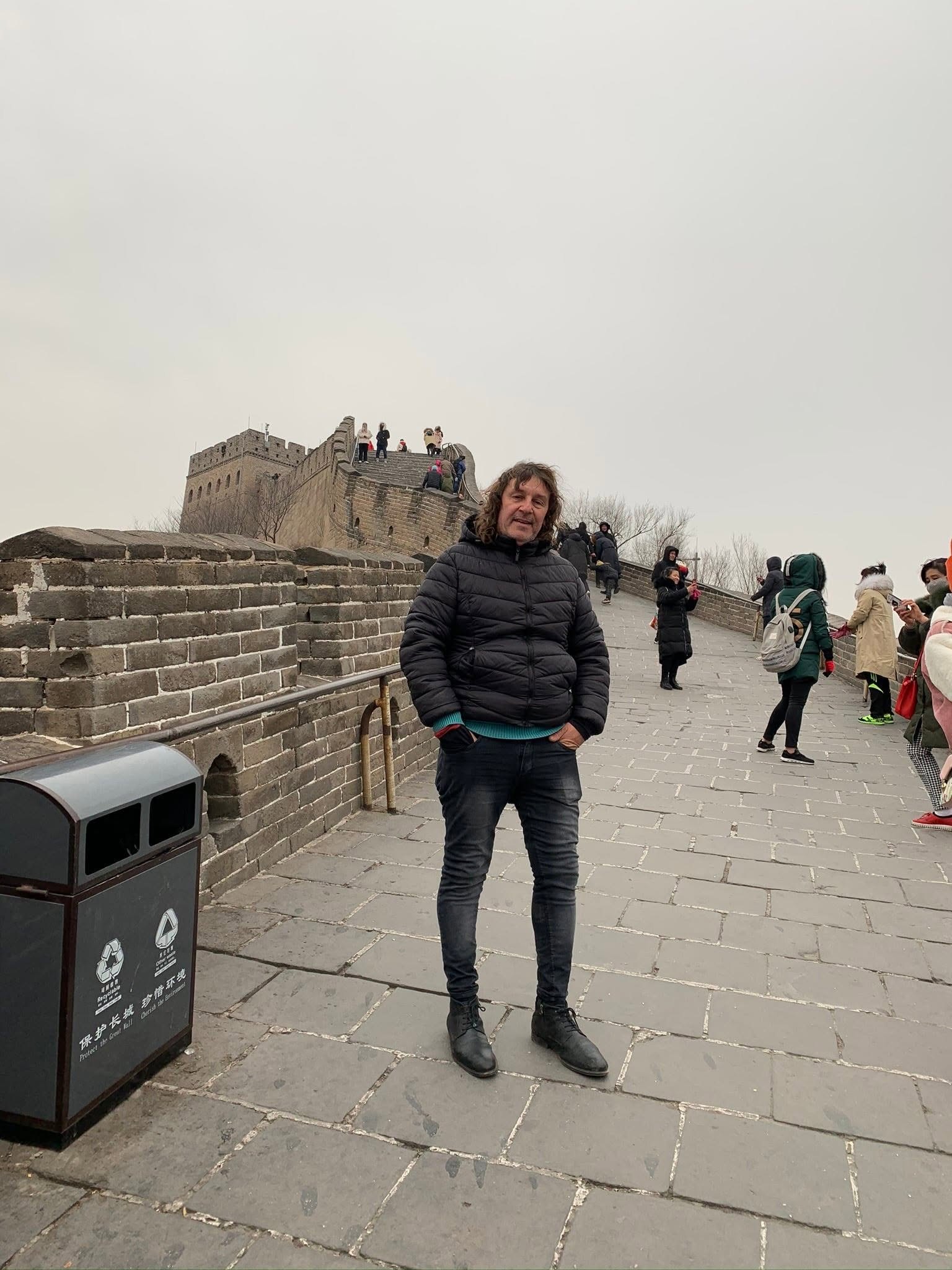 Pai Marcelo de Xangô en la Gran Muralla China