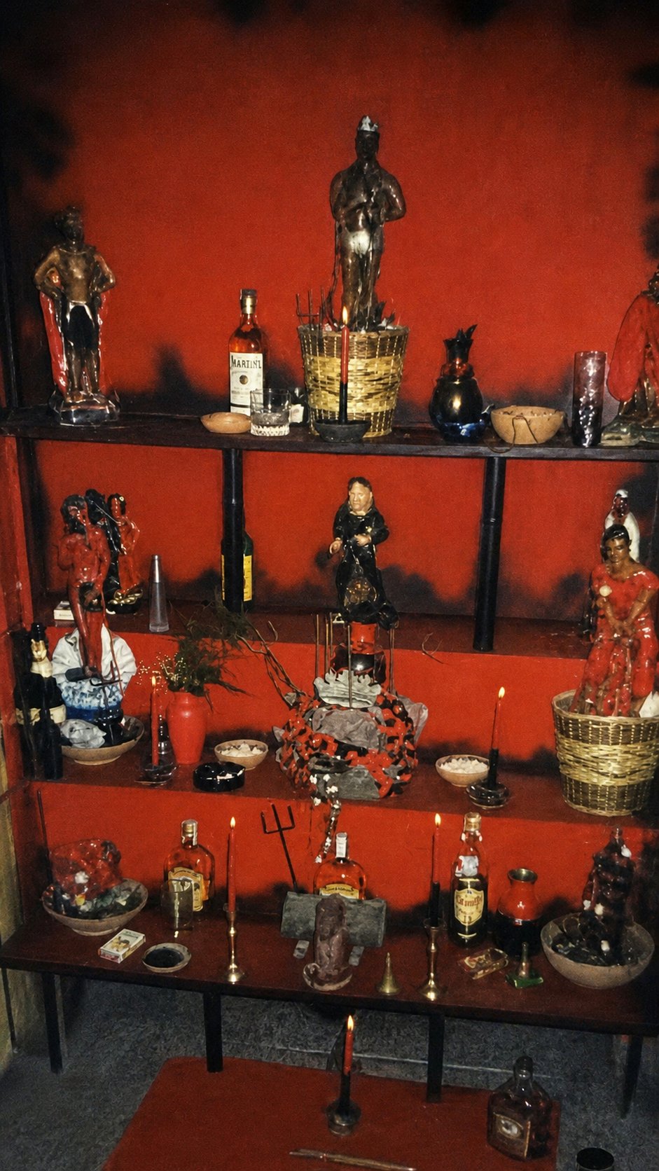 Altar religioso del primer templo de Los Ceibos en 1990